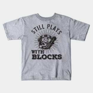 still plays with blocks vintage retro racing cars funny mechanic Kids T-Shirt